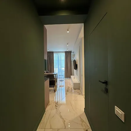 Skyline Apartment *