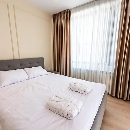 Skyline Apartment *